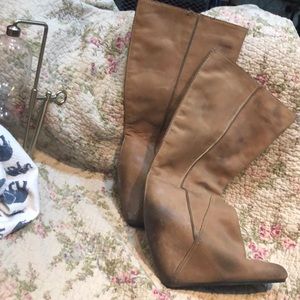 Camel wedge leather boots